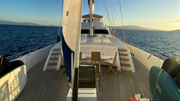 Sun loungers and seating area on the deck of yacht Gül Maria